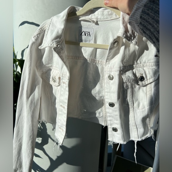SOLD Cropped White denim jacket - Picture 5 of 6
